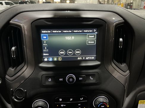 Used 2019 Chevrolet Silverado 1500 Custom w/ Custom Value Package image 24