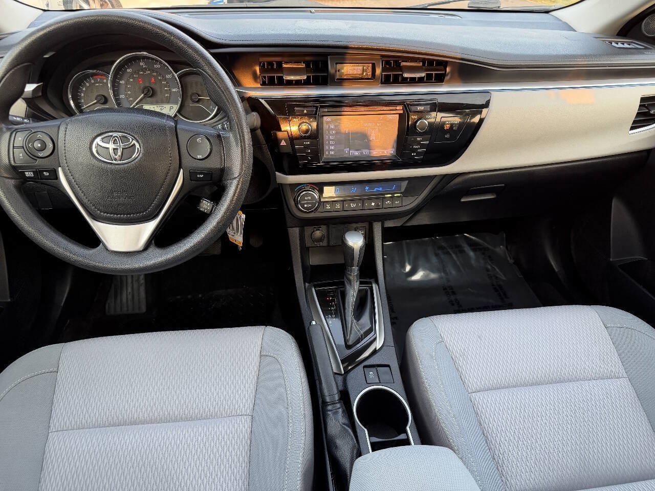 Used 2014 Toyota Corolla LE FWD image 17