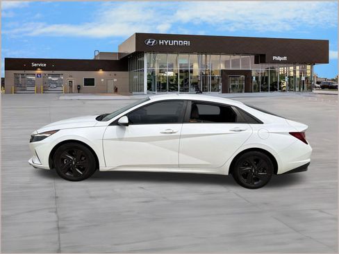 Used 2021 Hyundai Elantra SEL w/ Convenience Package FWD image 2