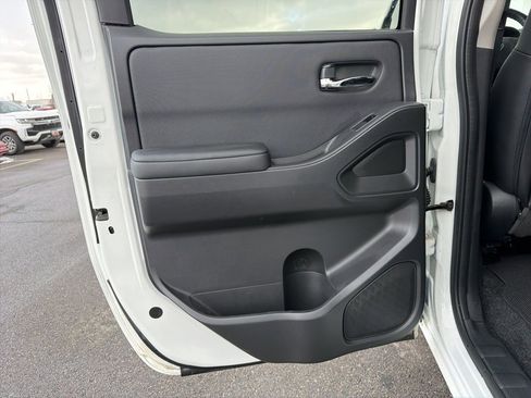 Used 2024 Nissan Frontier SL image 23