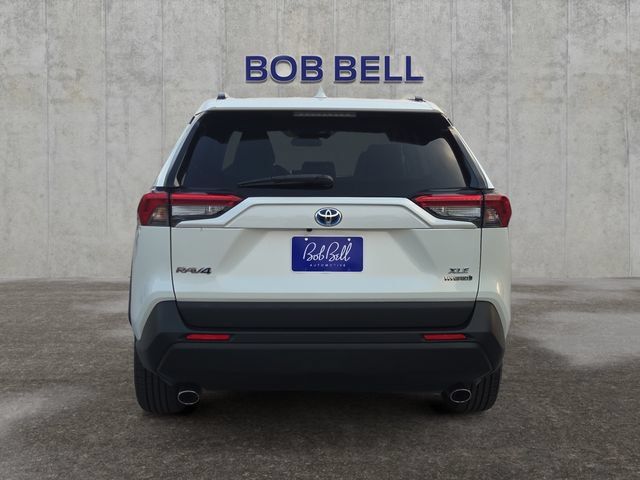 Used 2021 Toyota RAV4 XLE Premium AWD/4WD image 4