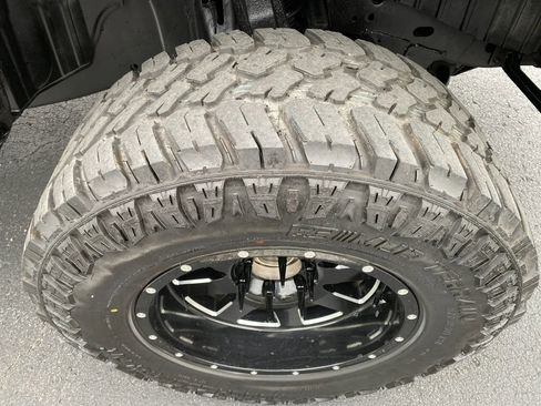 Used 2018 Nissan Titan PRO-4X w/ Pro-4x Convenience Package AWD/4WD image 12
