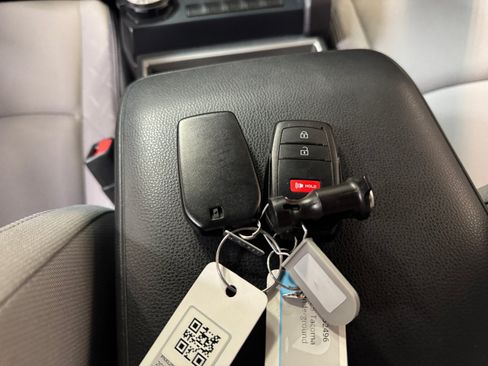 Certified 2025 Toyota Tacoma SR5 AWD/4WD image 27