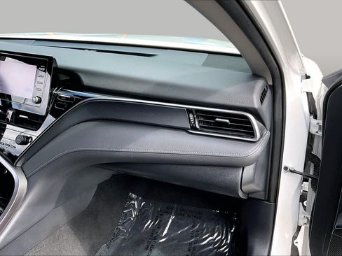 Used 2024 Toyota Camry SE FWD image 18