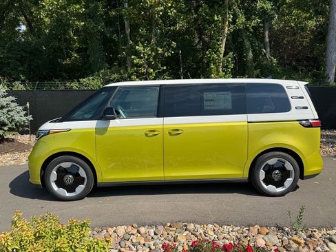 New 2025 Volkswagen ID. Buzz Pro S Plus image 2