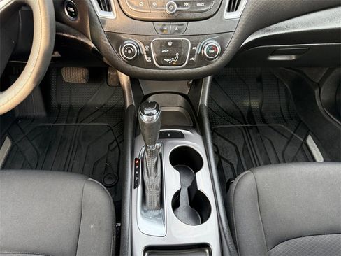 Used 2020 Chevrolet Malibu LS image 15