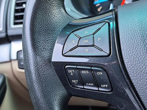 Used 2017 Ford Explorer XLT FWD image 17