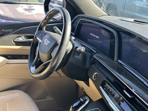Used 2023 Cadillac Escalade Premium Luxury w/ LPO, Illumination Package RWD image 8
