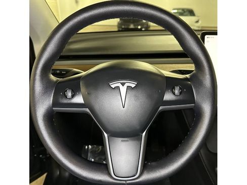 Used 2022 Tesla Model Y Long Range AWD/4WD image 24