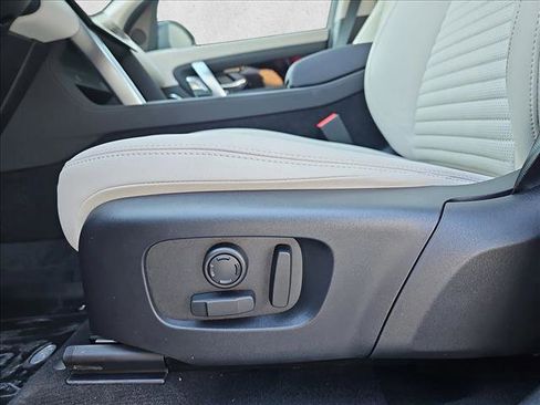 Used 2025 Land Rover Discovery Sport S image 27