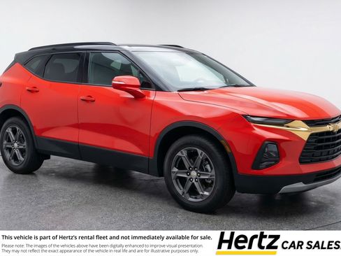 Used 2025 Chevrolet Blazer LT FWD image 1