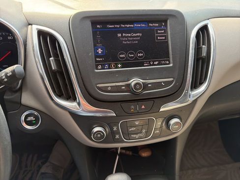 Used 2022 Chevrolet Equinox LS image 10