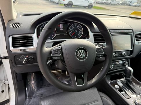 Used 2016 Volkswagen Touareg Executive image 13