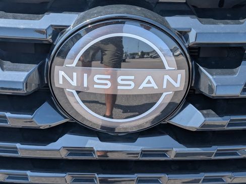 Used 2023 Nissan Kicks SV FWD image 3