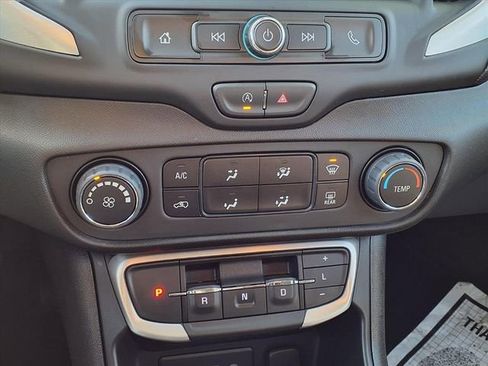 Used 2024 GMC Terrain SLE image 18