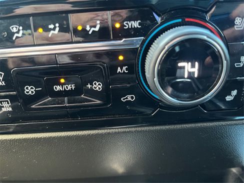 Used 2022 Chevrolet Silverado 1500 High Country w/ Technology Package image 37