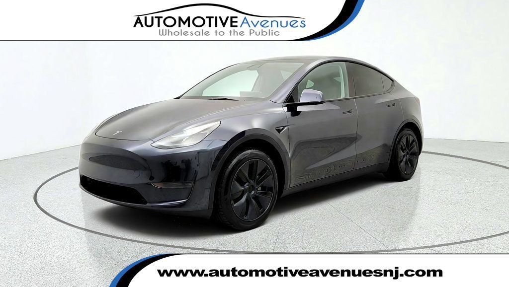 Used 2025 Tesla Model Y Long Range RWD image 1