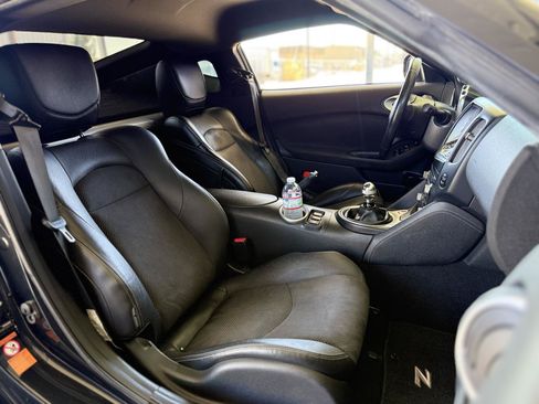 Used 2009 Nissan 370Z Touring RWD image 13