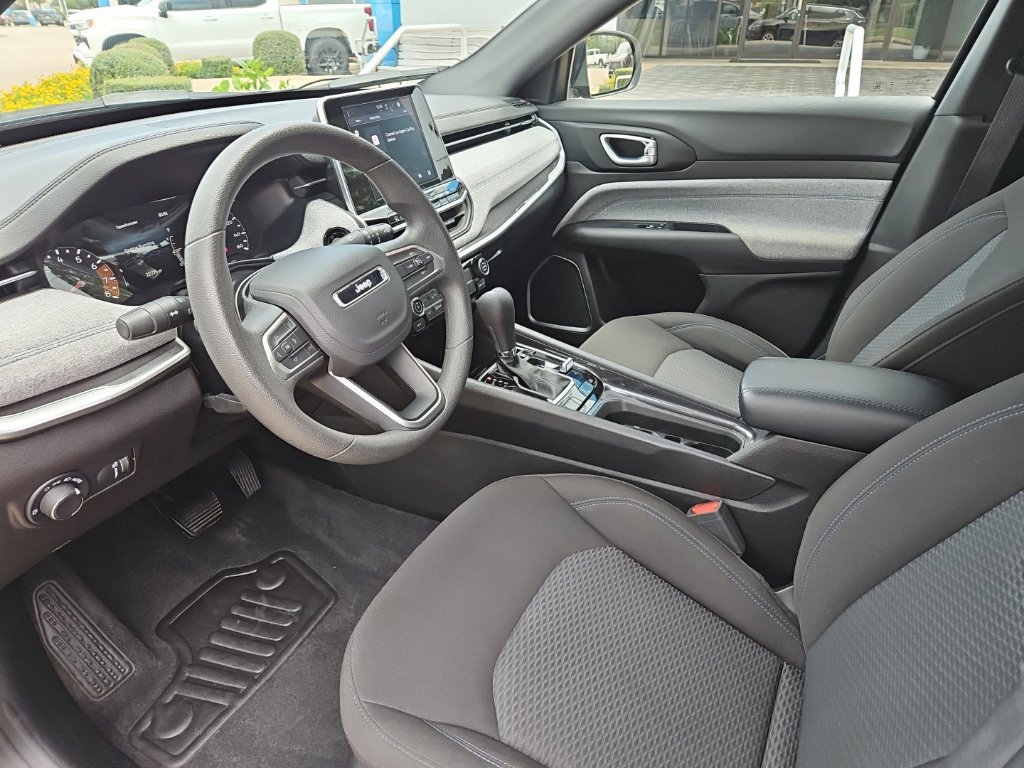 Used 2025 Jeep Compass Sport w/ Mopar Graphics Package AWD/4WD image 10