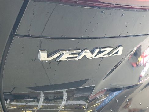 Used 2021 Toyota Venza XLE image 27