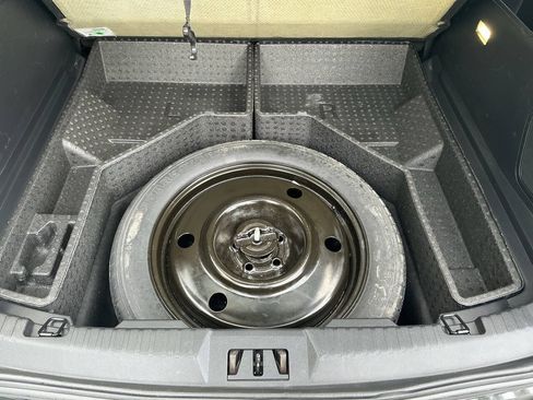 Used 2015 Ford Edge Titanium w/ Equipment Group 302A AWD/4WD image 33