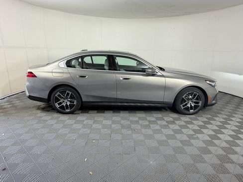Used 2027 BMW 530i w/ Convenience Package RWD image 8