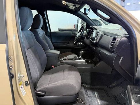 Used 2016 Toyota Tacoma TRD Off-Road w/ Towing Package image 17