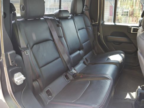 Used 2022 Jeep Gladiator Rubicon w/ LED Lighting Group AWD/4WD image 29