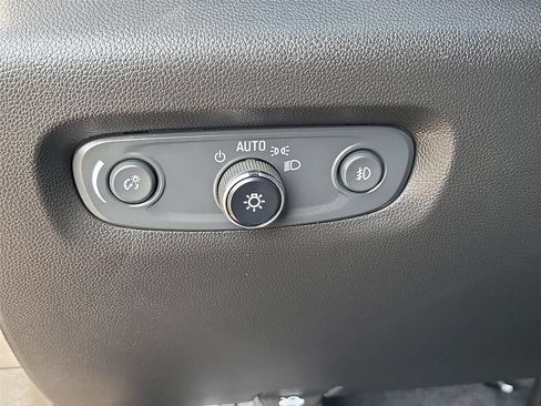 Used 2021 Chevrolet Traverse LT FWD image 10