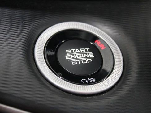 Used 2023 Jeep Grand Cherokee L Laredo image 40