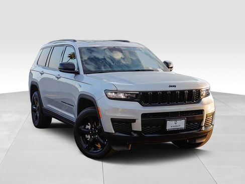 New 2025 Jeep Grand Cherokee L Altitude image 2