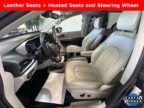 Used 2021 Chrysler Pacifica Touring-L image 12
