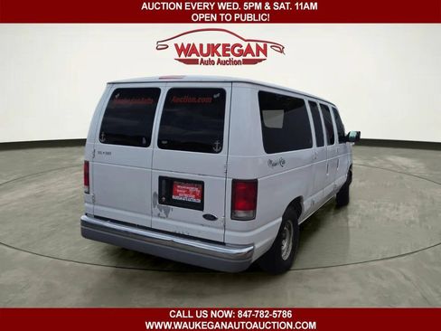 Used 1999 Ford E-150 and Econoline 150 Wagon RWD image 5