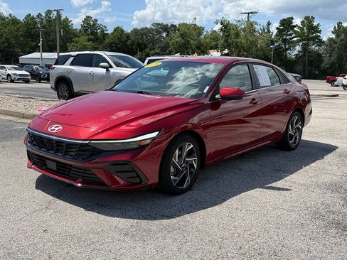Used 2025 Hyundai Elantra SEL FWD image 4