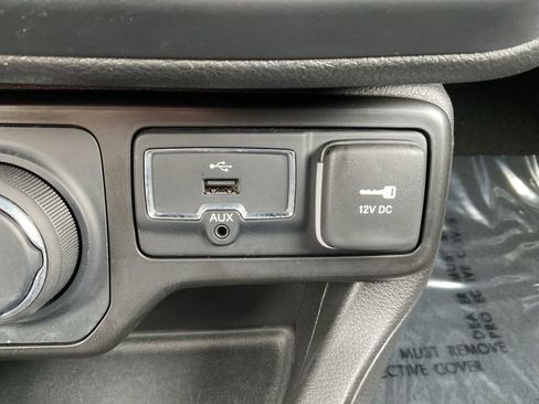 Used 2023 Jeep Renegade Latitude AWD/4WD image 23