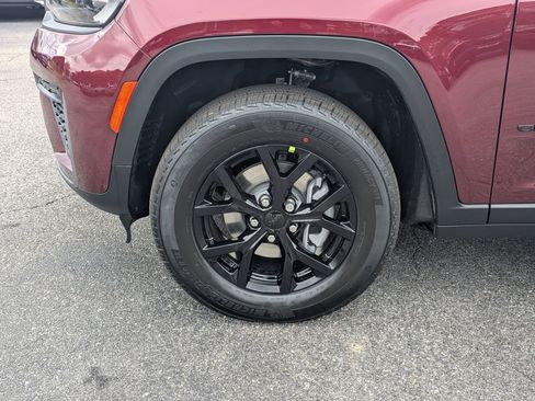 New 2026 Jeep Grand Cherokee Altitude AWD/4WD image 32