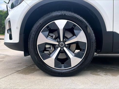 Certified 2026 Volvo XC40 B5 Plus AWD/4WD image 11