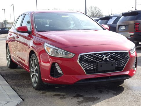 Used 2019 Hyundai Elantra GT FWD image 6