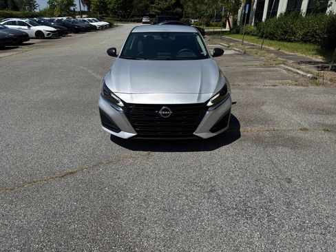 Used 2025 Nissan Altima 2.5 SV FWD image 7