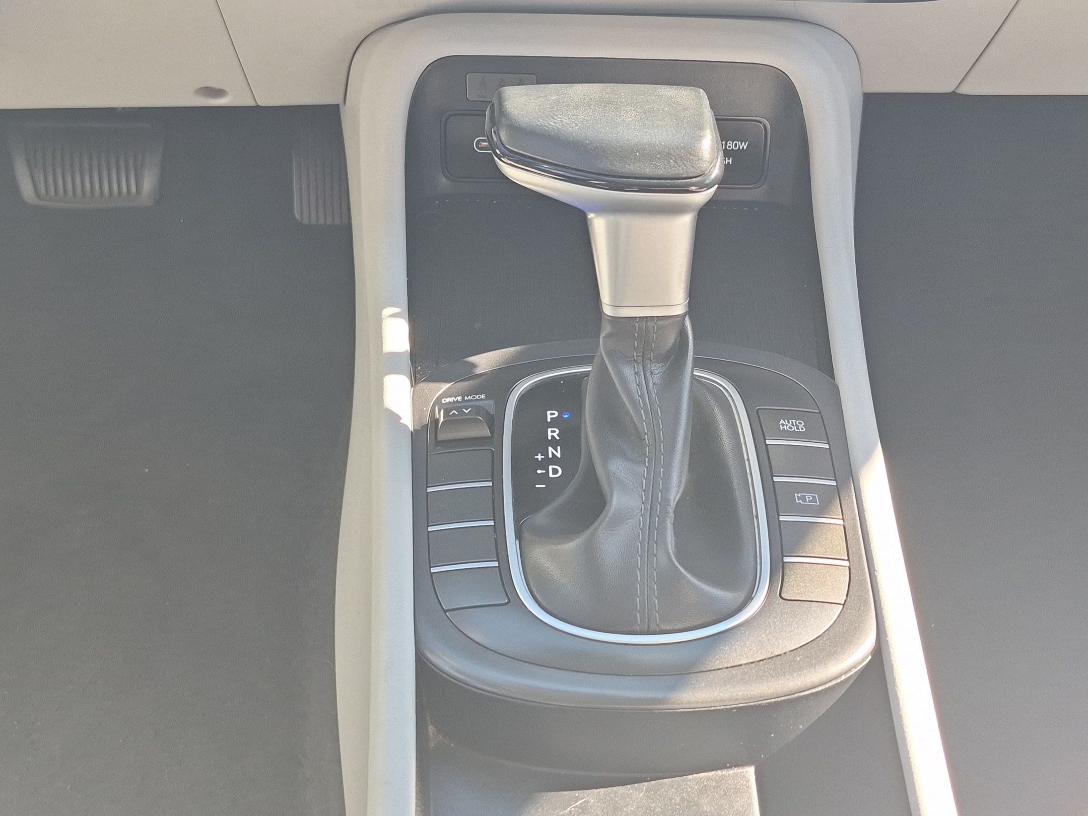 Used 2025 Hyundai Kona SEL FWD image 25