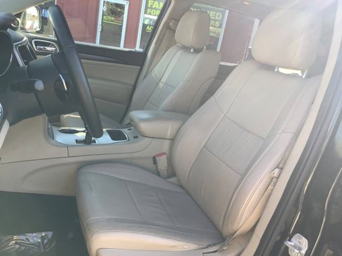 Used 2014 Jeep Grand Cherokee Laredo w/ 18" Wheel & 8.4" Radio Group AWD/4WD image 10