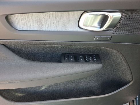 New 2026 Volvo XC40 B5 Core w/ Climate Package image 8