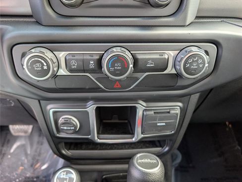 Used 2021 Jeep Gladiator Sport image 21