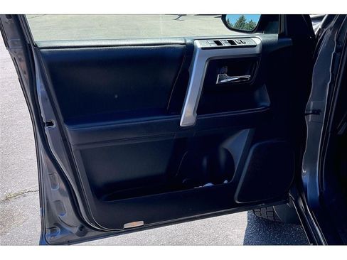 Used 2020 Toyota 4Runner SR5 Premium w/ Moonroof Package AWD/4WD image 24