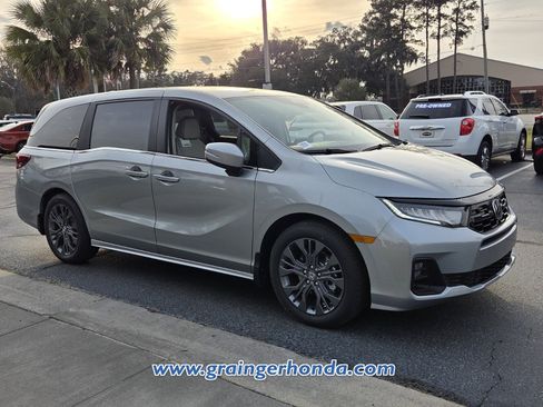 New 2026 Honda Odyssey Touring image 3