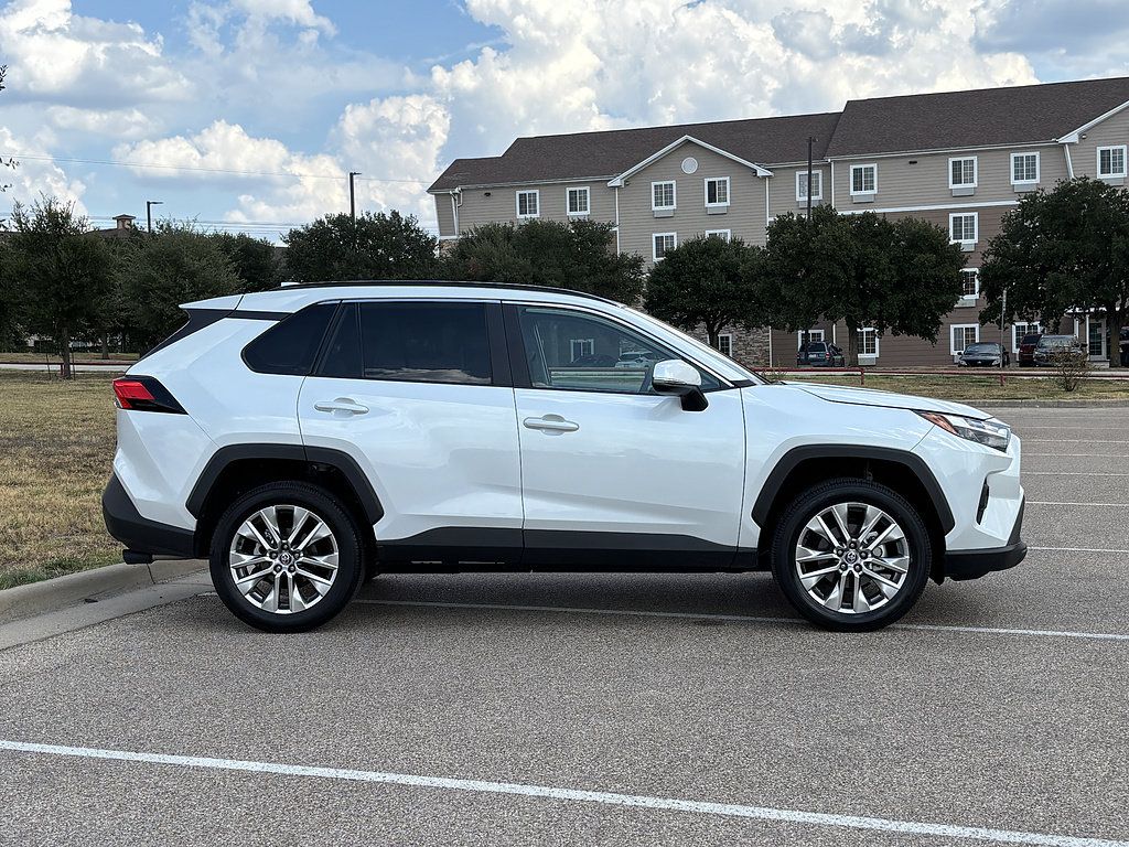 Used 2025 Toyota RAV4 XLE Premium FWD image 5