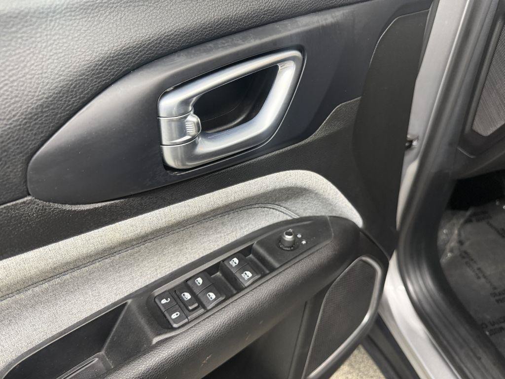 Used 2022 Jeep Compass Latitude FWD image 20