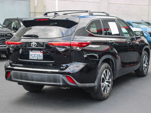 Used 2023 Toyota Highlander XLE w/ Protection Package #3 (TMS) image 9