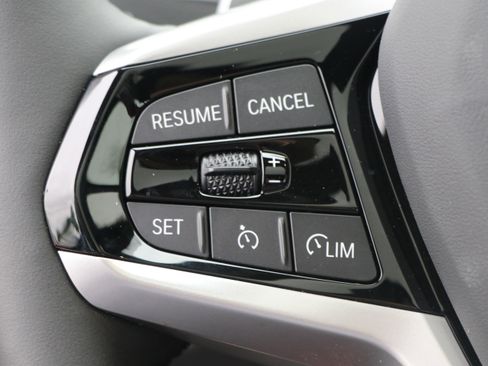 Used 2025 BMW 330i xDrive Sedan w/ Premium Package image 18