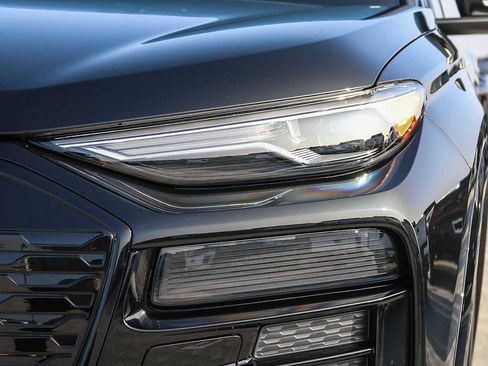 Used 2025 Audi Q6 e-tron Premium w/ Convenience Package image 5